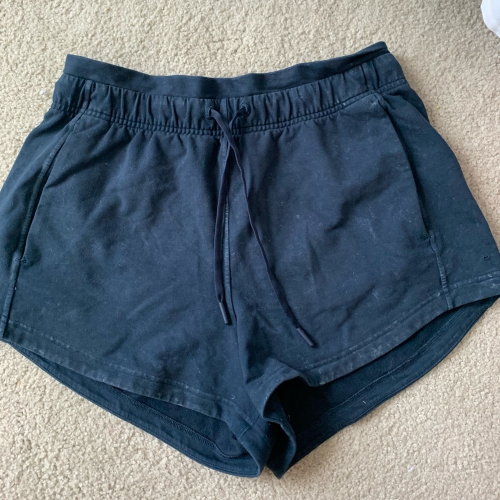 size 6 Inner glow 3 inch lululemon shorts
